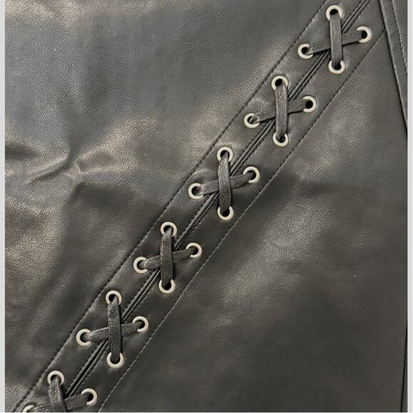 NWT [BLANK NYC ] Black Vegan Leather Mini Skirt - Picture 6 of 11